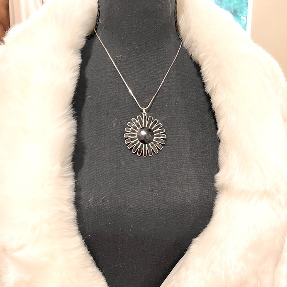 N183 Fabulous Vintage Silver Flower with Black Faceted Gems - Picture 1 of 7